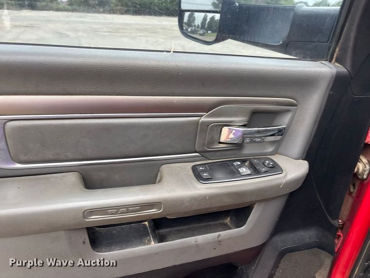image for item ER3376 2014 RAM 3500 utility bed pickup truck