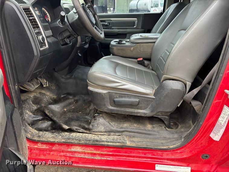 image for item ER3376 2014 RAM 3500 utility bed pickup truck