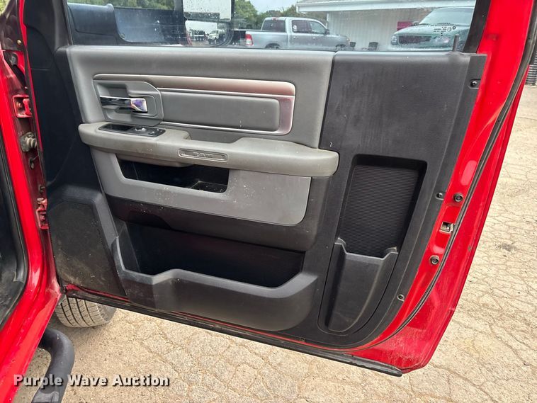 image for item ER3376 2014 RAM 3500 utility bed pickup truck