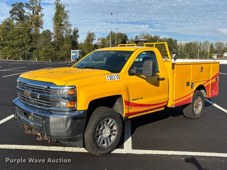 2015 Chevrolet Silverado 3500HD utility bed pickup truck