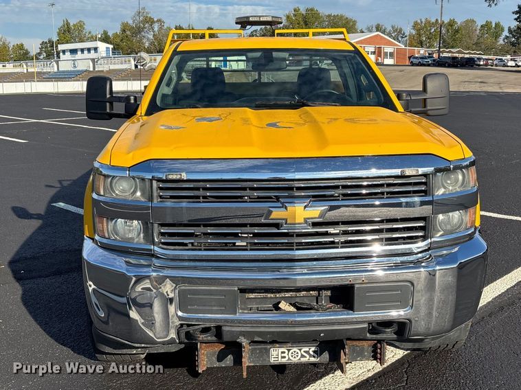 image for item ER3438 2015 Chevrolet Silverado 3500HD utility bed pickup truck
