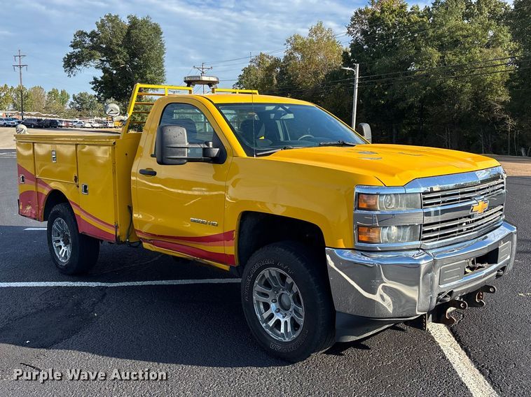 image for item ER3438 2015 Chevrolet Silverado 3500HD utility bed pickup truck