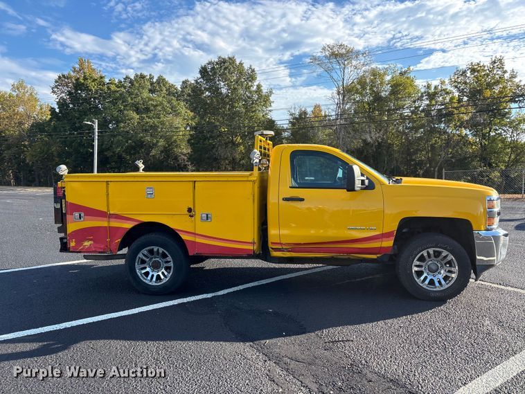 image for item ER3438 2015 Chevrolet Silverado 3500HD utility bed pickup truck
