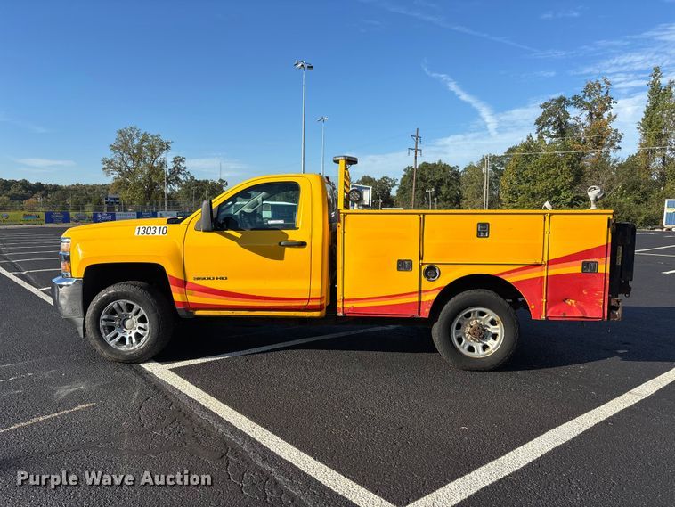 image for item ER3438 2015 Chevrolet Silverado 3500HD utility bed pickup truck