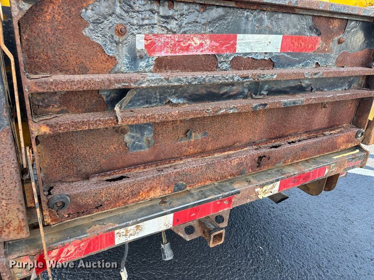 image for item ER3438 2015 Chevrolet Silverado 3500HD utility bed pickup truck
