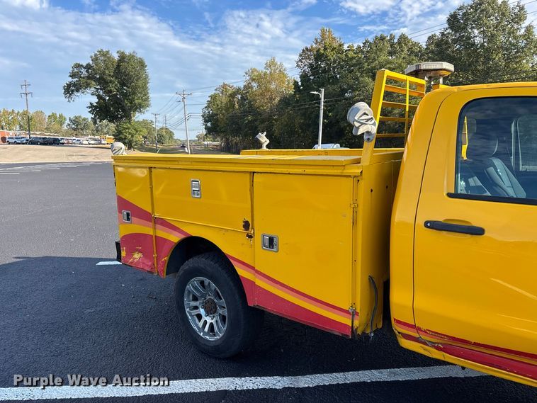 image for item ER3438 2015 Chevrolet Silverado 3500HD utility bed pickup truck