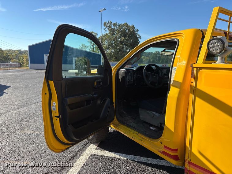image for item ER3438 2015 Chevrolet Silverado 3500HD utility bed pickup truck