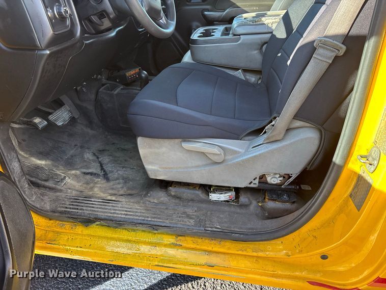 image for item ER3438 2015 Chevrolet Silverado 3500HD utility bed pickup truck