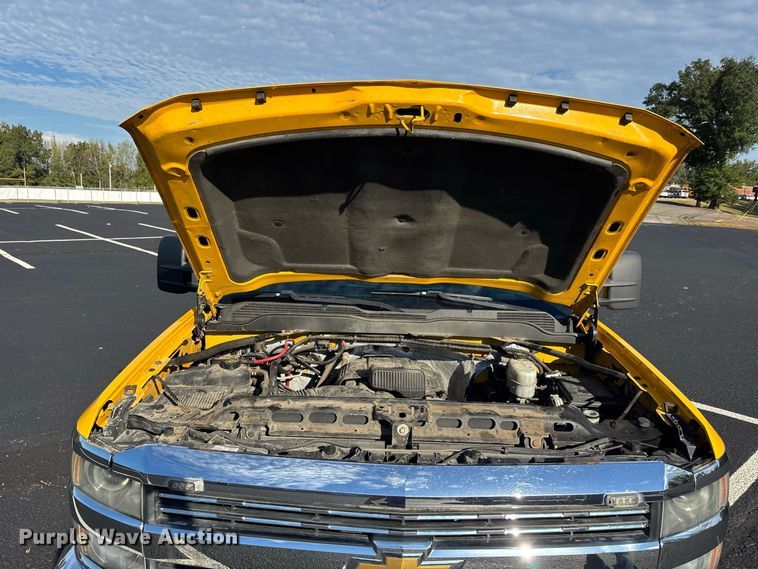 image for item ER3438 2015 Chevrolet Silverado 3500HD utility bed pickup truck
