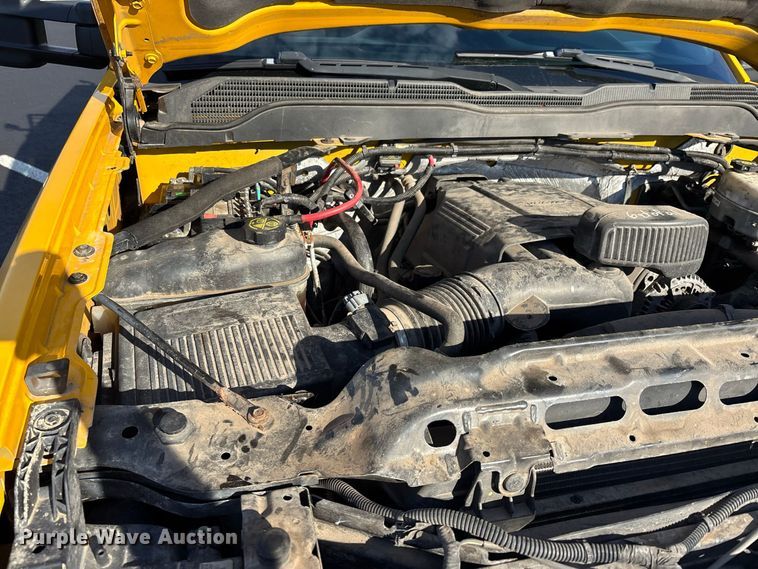 image for item ER3438 2015 Chevrolet Silverado 3500HD utility bed pickup truck