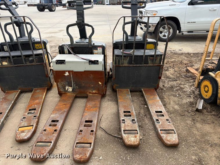 image for item ES1108 (2) Crown pallet jacks