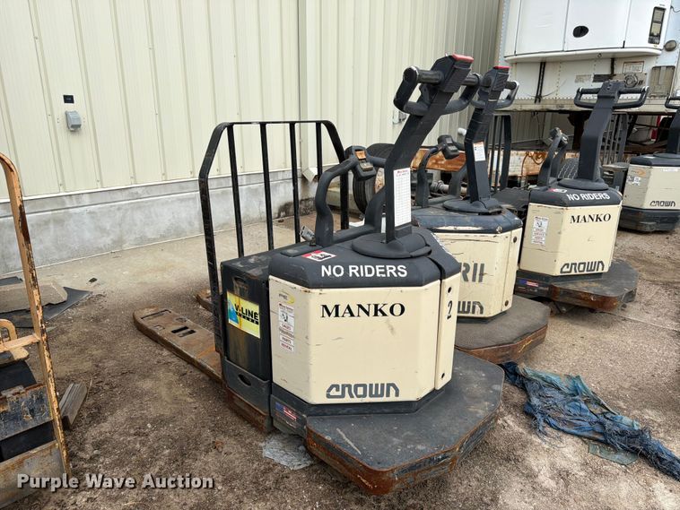 image for item ES1108 (2) Crown pallet jacks
