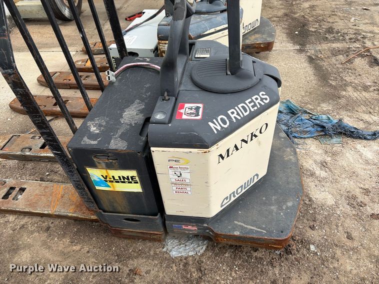 image for item ES1108 (2) Crown pallet jacks