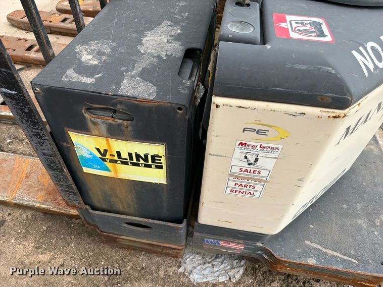 image for item ES1108 (2) Crown pallet jacks