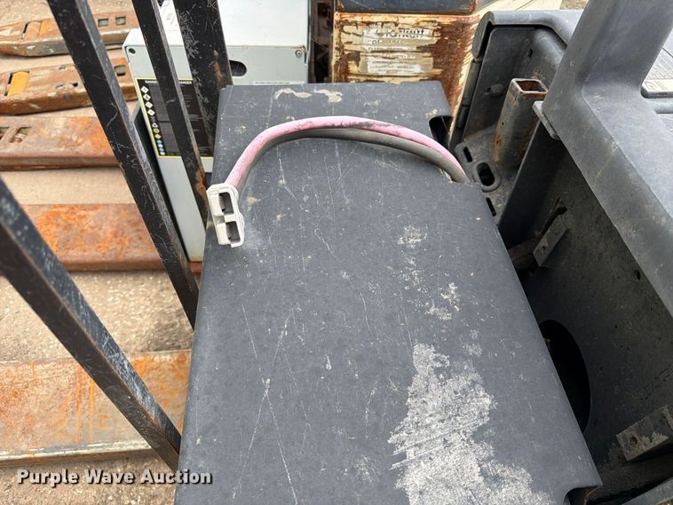 image for item ES1108 (2) Crown pallet jacks