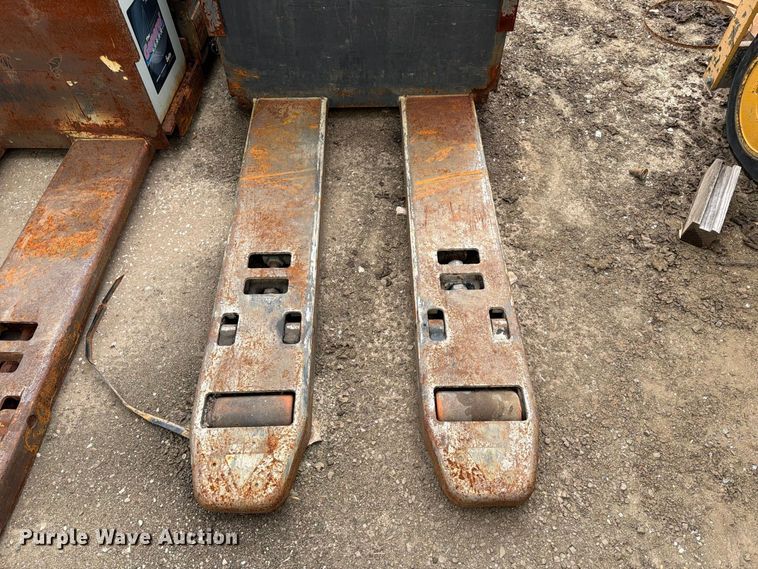 image for item ES1108 (2) Crown pallet jacks