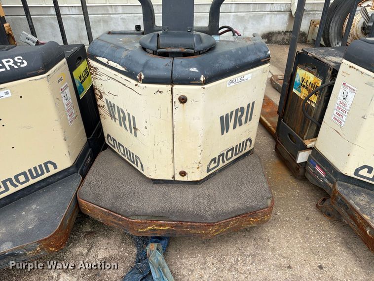 image for item ES1108 (2) Crown pallet jacks