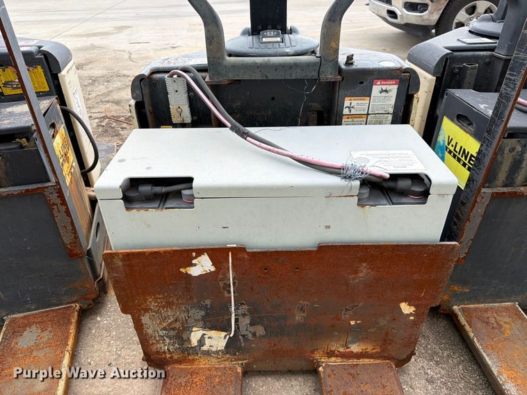 image for item ES1108 (2) Crown pallet jacks