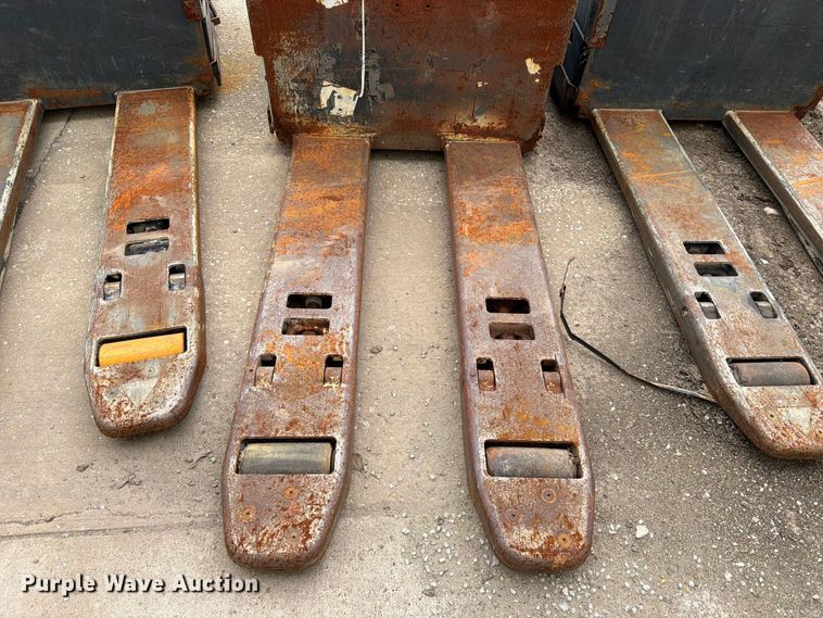 image for item ES1108 (2) Crown pallet jacks