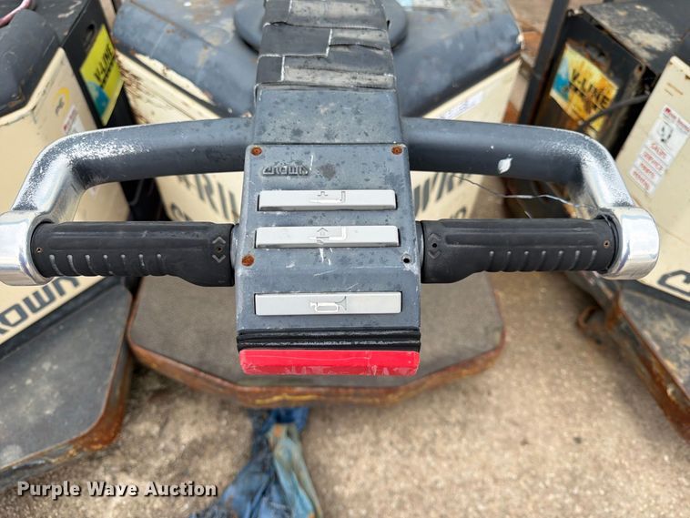 image for item ES1108 (2) Crown pallet jacks