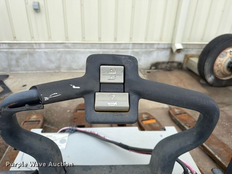 image for item ES1108 (2) Crown pallet jacks