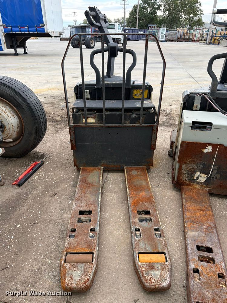 image for item ES1109 (2) Crown pallet jacks