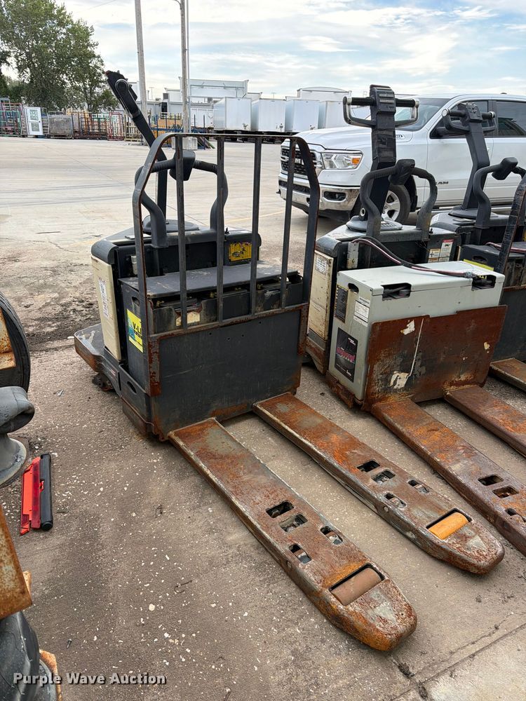 image for item ES1109 (2) Crown pallet jacks