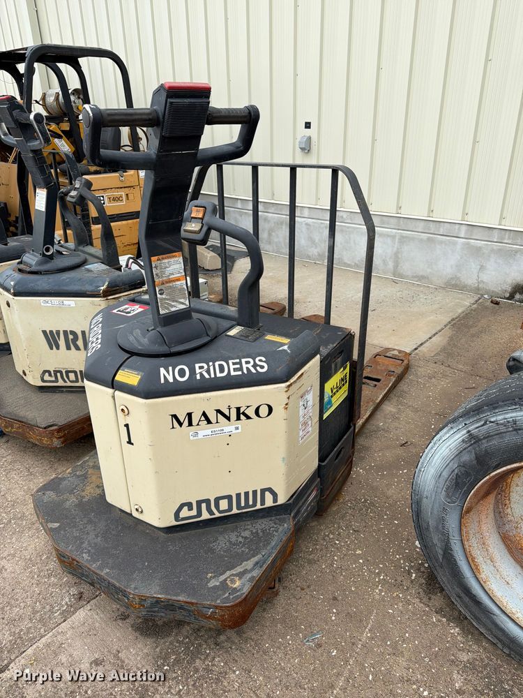 image for item ES1109 (2) Crown pallet jacks