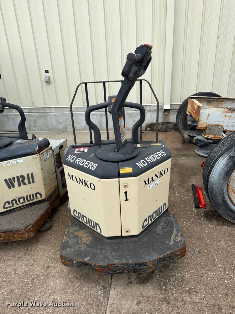 image for item ES1109 (2) Crown pallet jacks