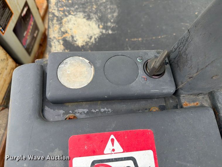 image for item ES1109 (2) Crown pallet jacks