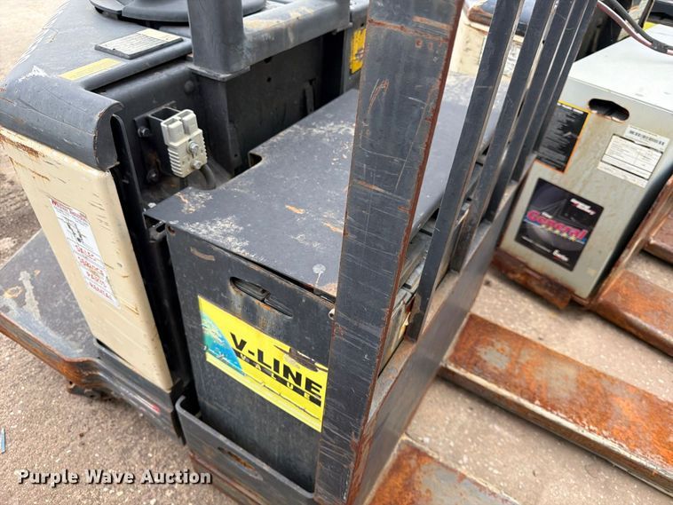 image for item ES1109 (2) Crown pallet jacks