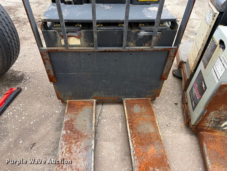 image for item ES1109 (2) Crown pallet jacks