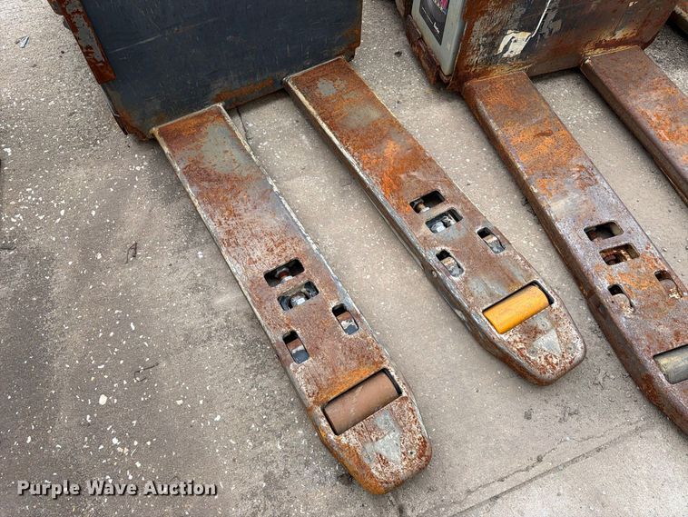 image for item ES1109 (2) Crown pallet jacks