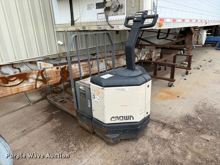 image for item ES1109 (2) Crown pallet jacks