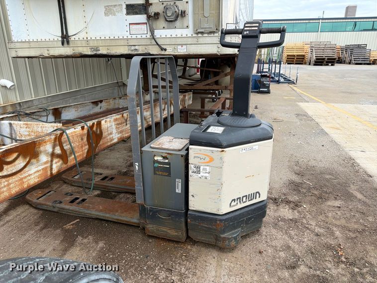 image for item ES1109 (2) Crown pallet jacks