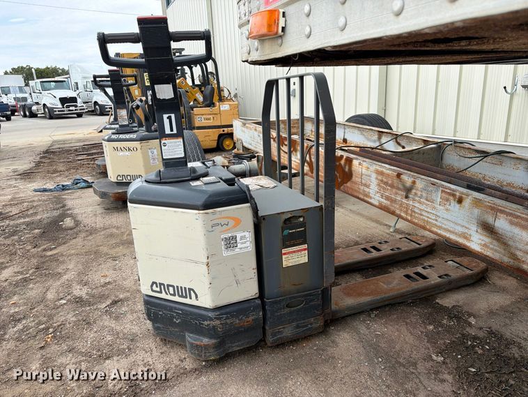 image for item ES1109 (2) Crown pallet jacks