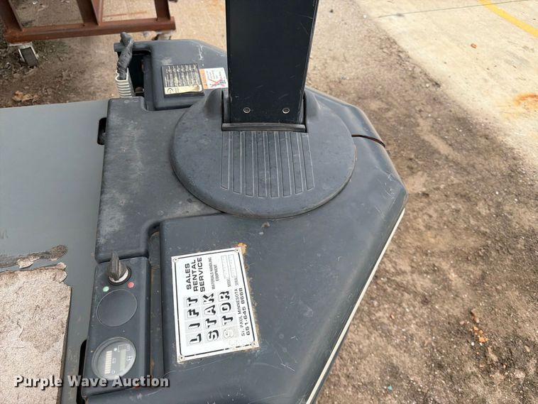 image for item ES1109 (2) Crown pallet jacks