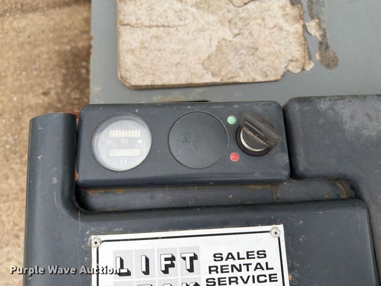 image for item ES1109 (2) Crown pallet jacks