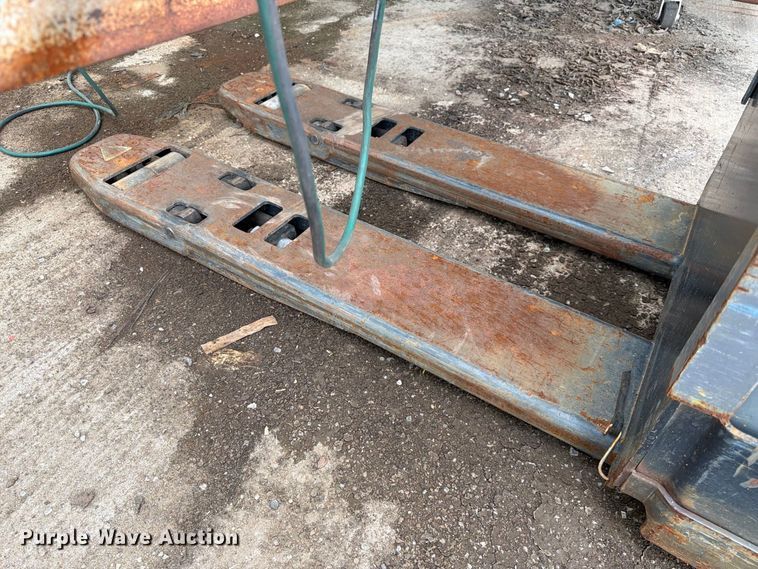 image for item ES1109 (2) Crown pallet jacks
