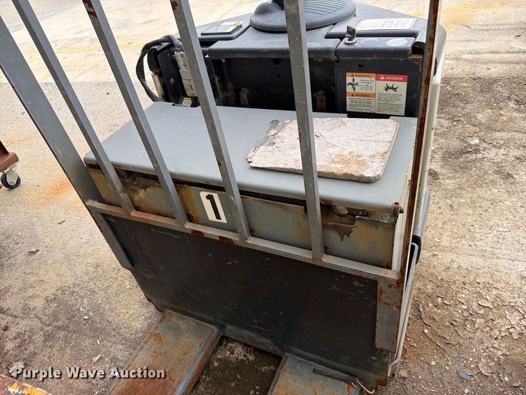 image for item ES1109 (2) Crown pallet jacks