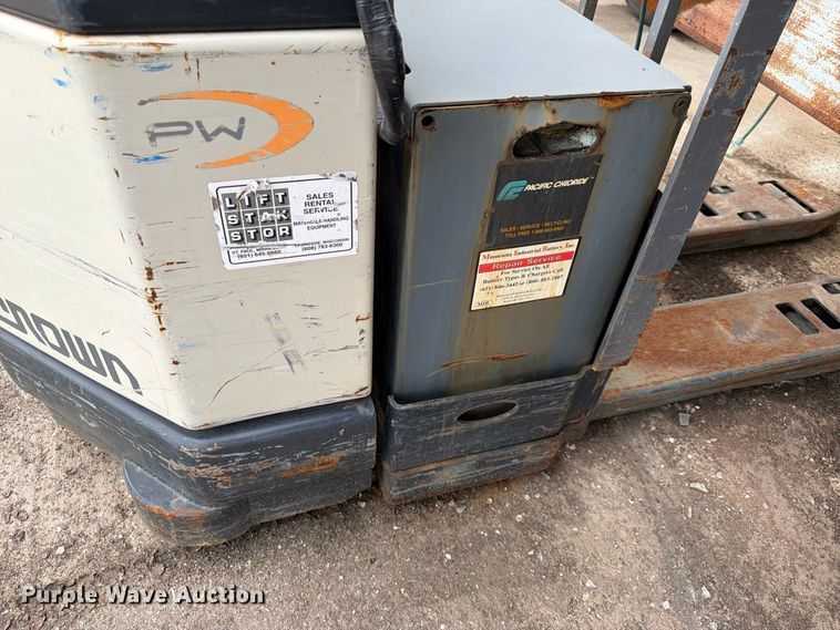 image for item ES1109 (2) Crown pallet jacks