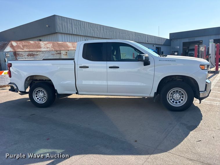 image for item ES8145 2021 Chevrolet Silverado 1500 Crew Cab pickup truck
