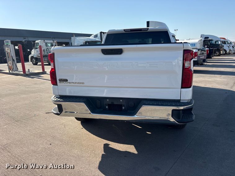 image for item ES8145 2021 Chevrolet Silverado 1500 Crew Cab pickup truck