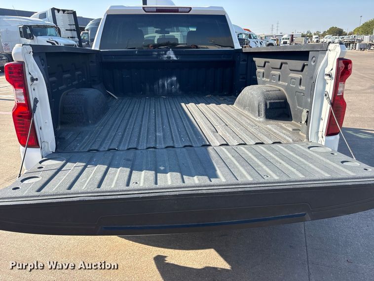 image for item ES8145 2021 Chevrolet Silverado 1500 Crew Cab pickup truck