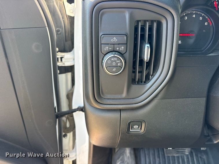 image for item ES8145 2021 Chevrolet Silverado 1500 Crew Cab pickup truck