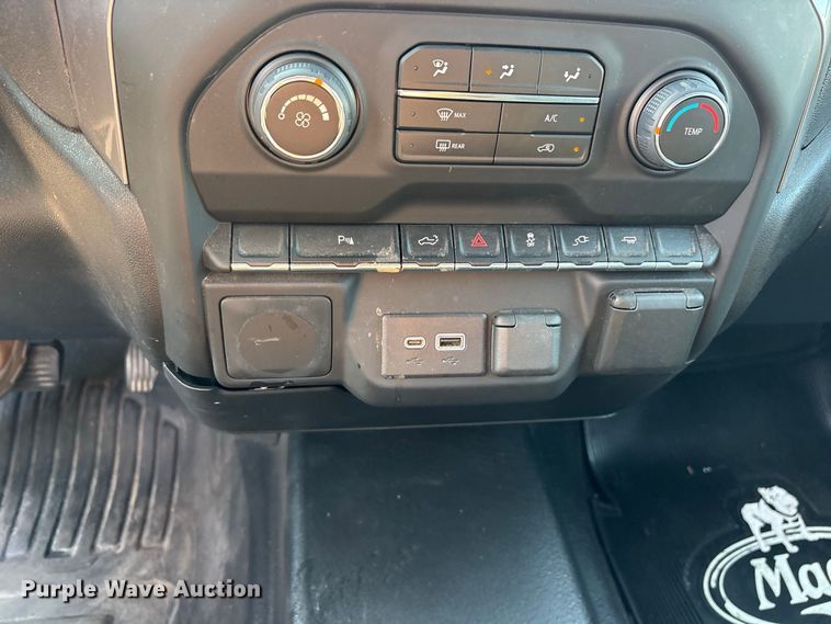 image for item ES8145 2021 Chevrolet Silverado 1500 Crew Cab pickup truck