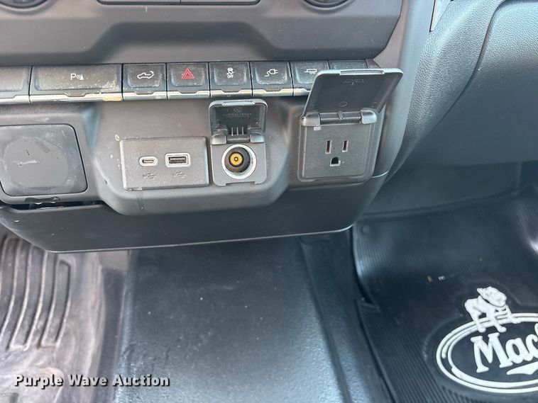 image for item ES8145 2021 Chevrolet Silverado 1500 Crew Cab pickup truck