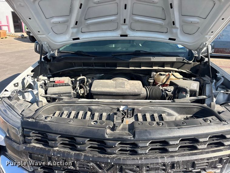 image for item ES8145 2021 Chevrolet Silverado 1500 Crew Cab pickup truck