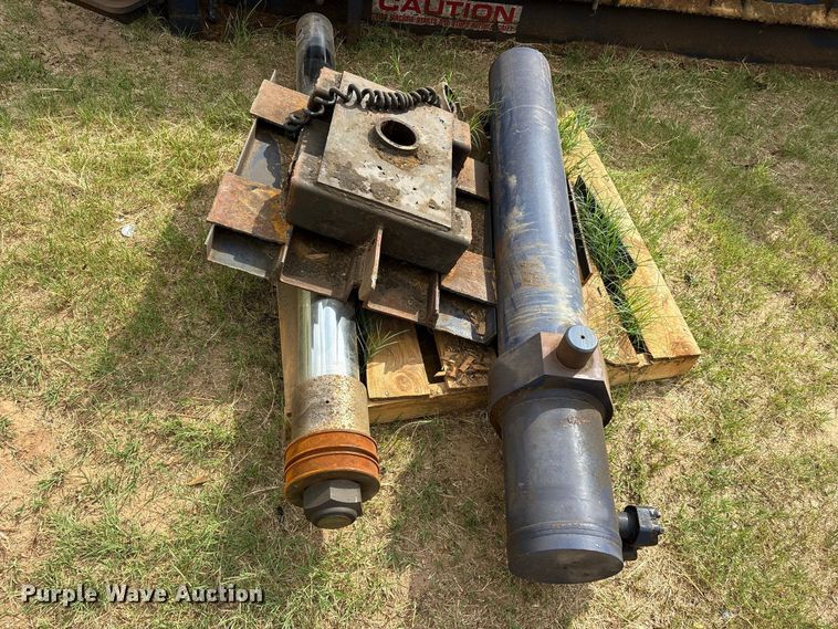 image for item ES8207 Wood chip baler