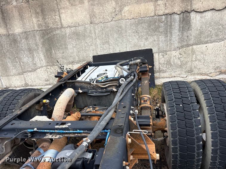 image for item ET7363 2014 Ford F550 truck cab and chassis